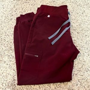Figs Zamora Jogger Burgundy size Medium petite